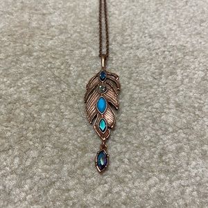 Leaf pattern long necklace